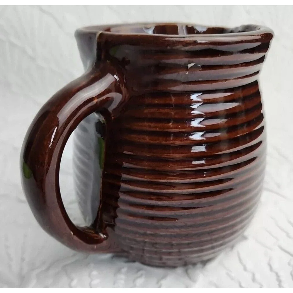 VINTAGE WESTERN STONEWARE‎ MAPLE LEAF Beehive Design MILK PITCHER
